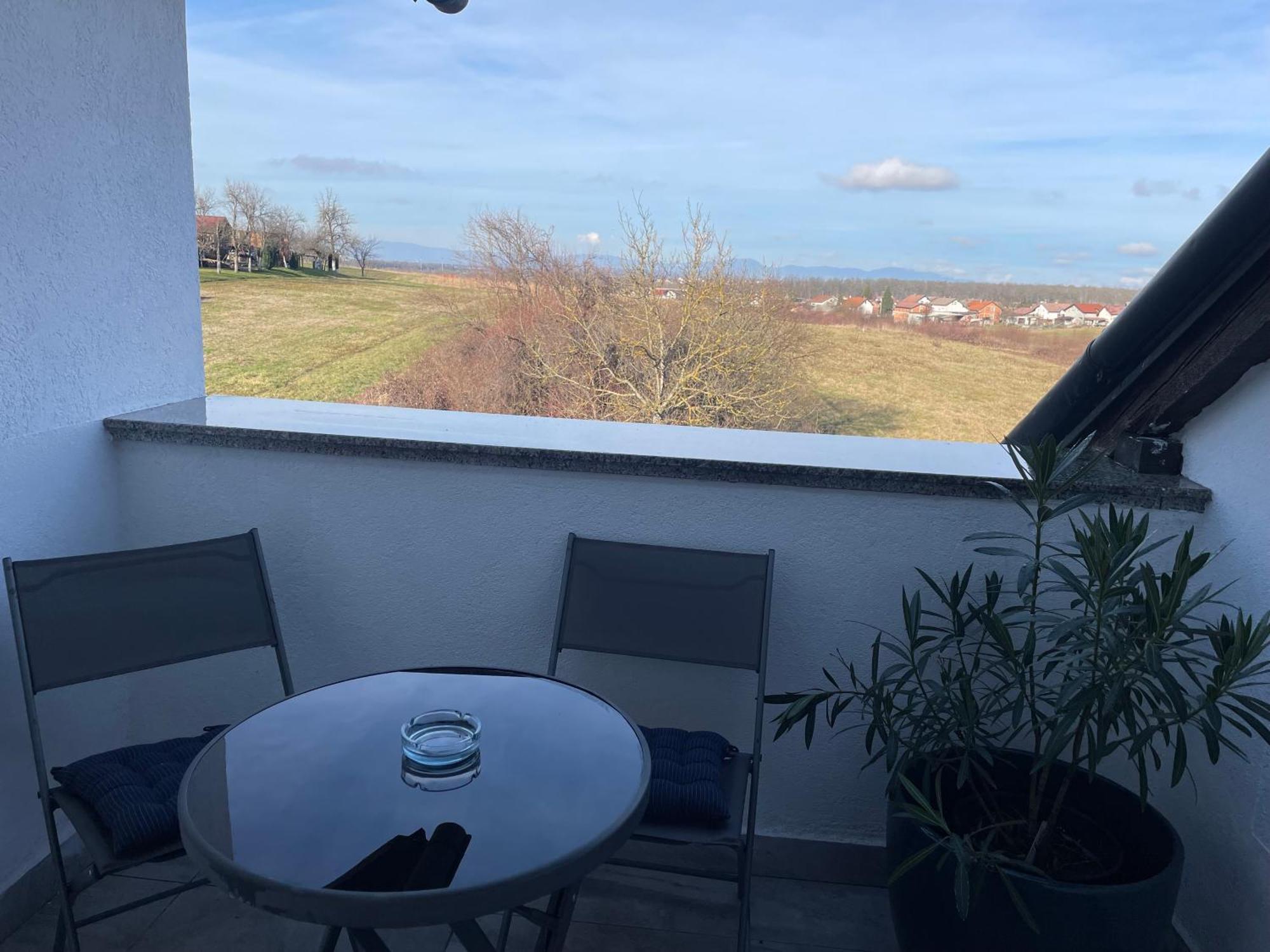 Vila Milka - Balkon - Besplatan Parking - Samostalna Prijava 卡尔洛瓦茨 外观 照片